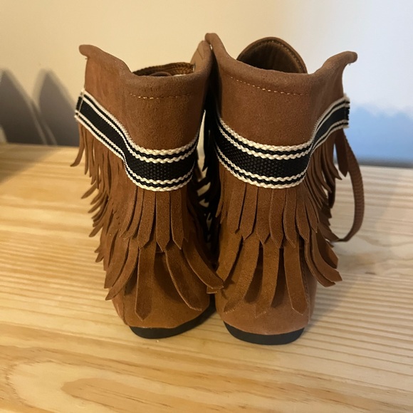 Moccasin Boots size 8.5 - Picture 7 of 7